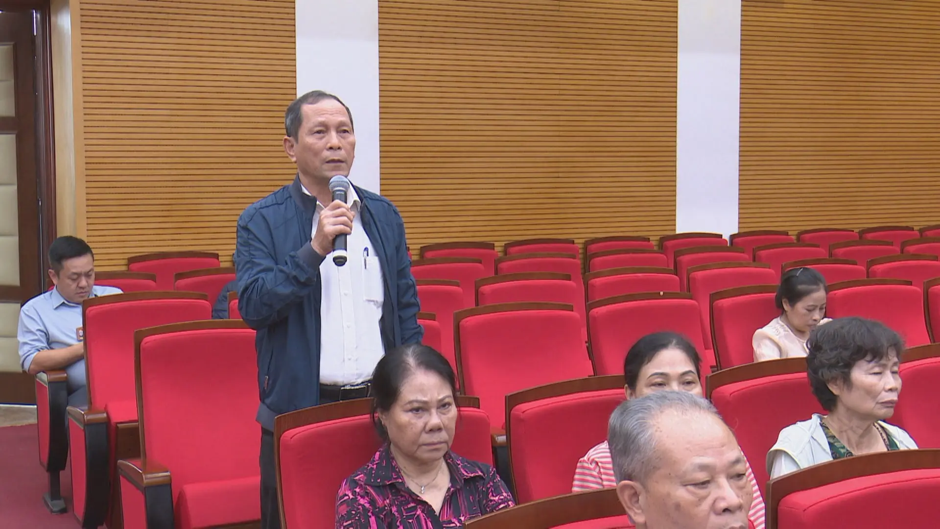 Lắng nghe nguyện vọng người dân từ cơ sở